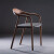 デザインチェアは北欧純木現代シプロの椅子に背を向けています。新しい中華圏の椅子の原木色+黒いPU皮